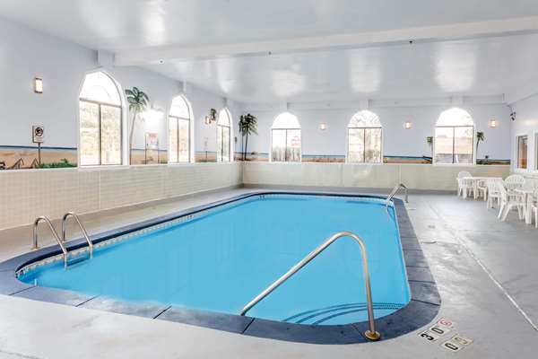 Pool - Howard Johnson Inn Manteno - I-57, Exit 322