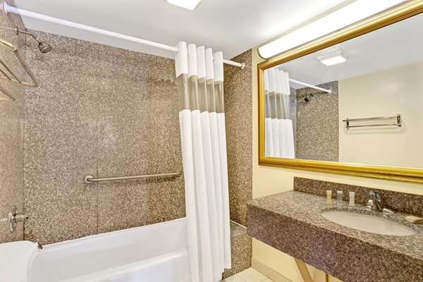  - Howard Johnson Inn Pikesville