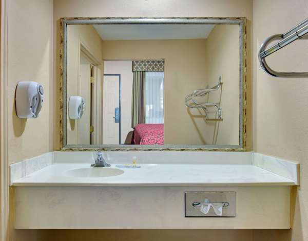  - Days Inn Fairfield - I-45, Exit 197