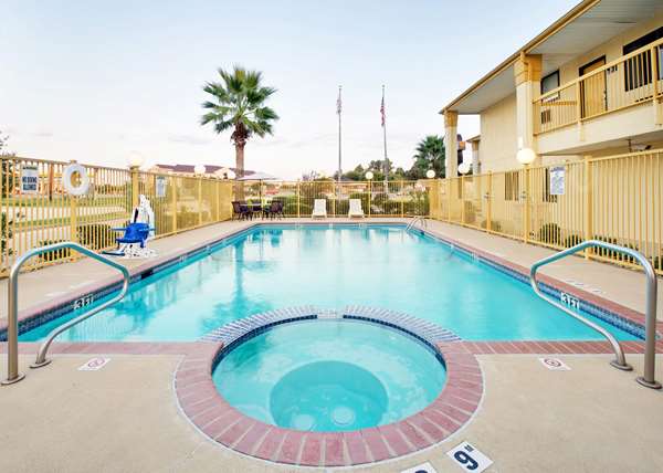 Pool - Days Inn Fairfield - I-45, Exit 197