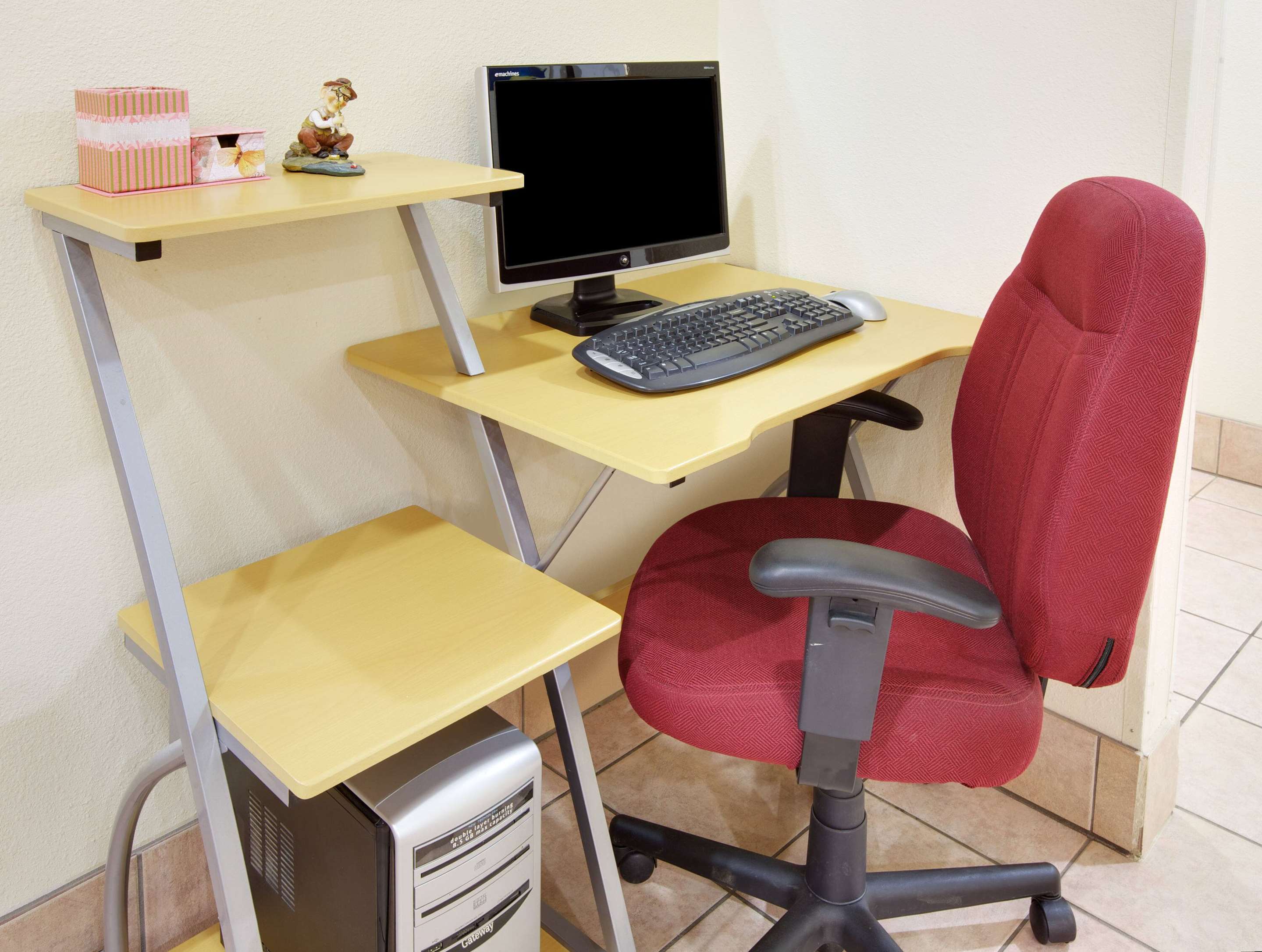 Business Center | Days Inn by Wyndham Fairfield