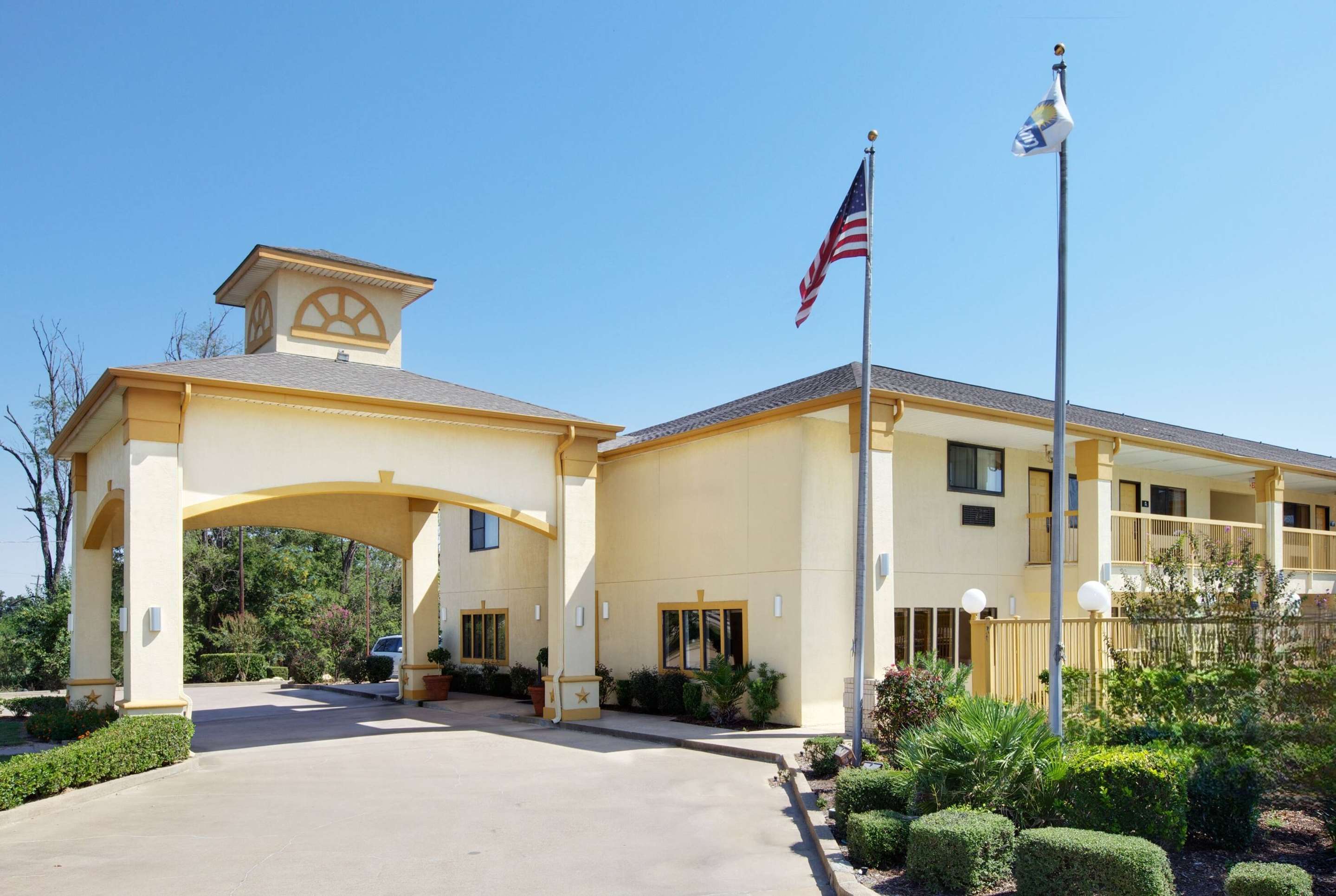Exterior | Days Inn by Wyndham Fairfield