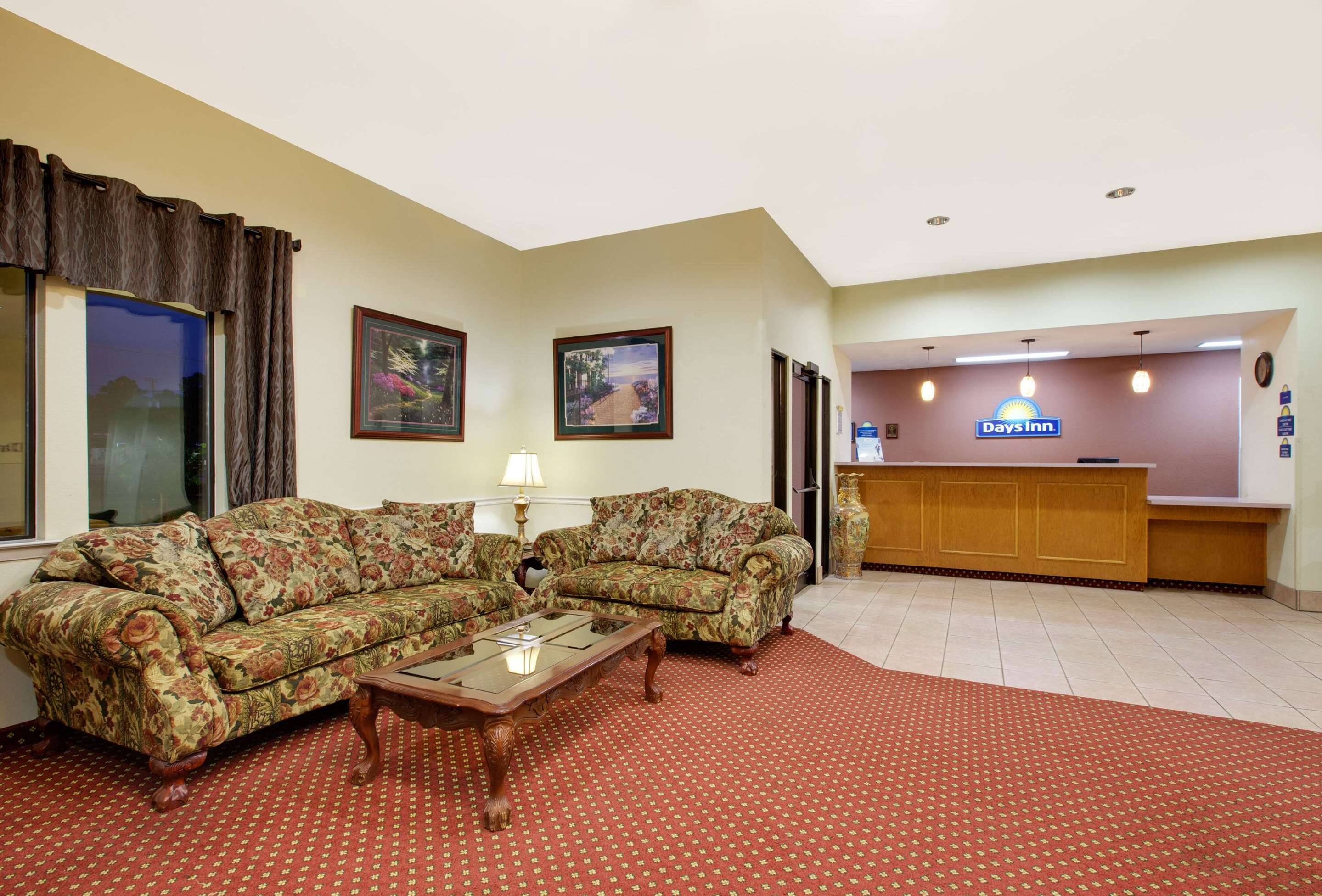 Lobby | Days Inn by Wyndham Fairfield