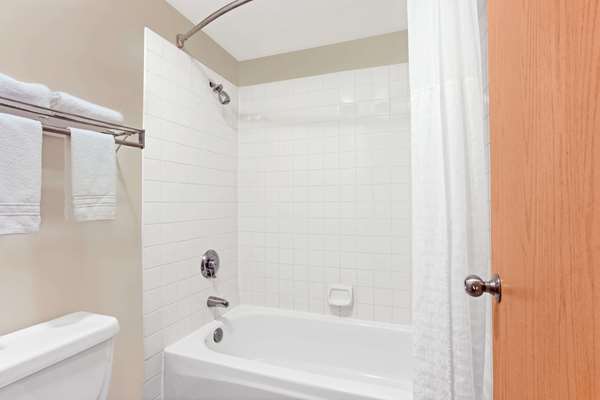 - Days Inn Federal Way - I-5, Exit 142