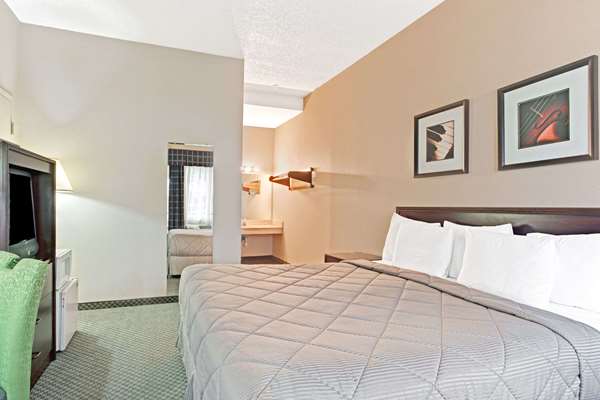 Suite - Days Inn Federal Way - I-5, Exit 142