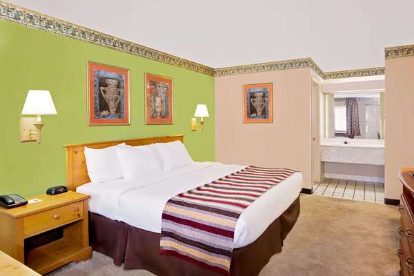  - Days Inn & Suites Starkville