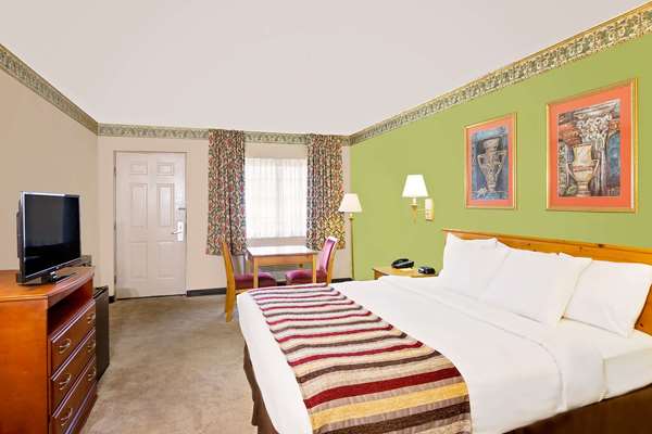  - Days Inn & Suites Starkville