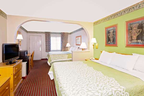  - Days Inn & Suites Starkville