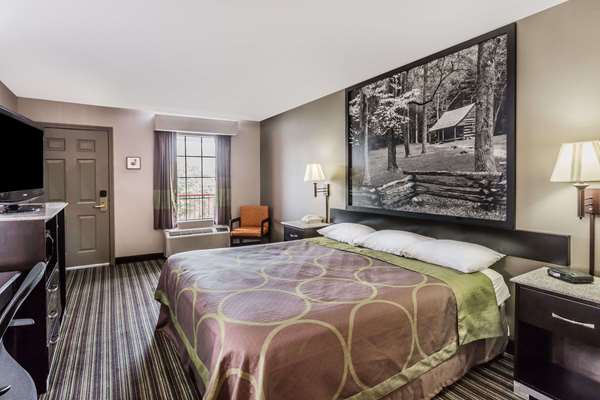  - Super 8 Motel Clinton - I-75, Exit 122