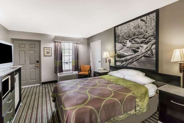  - Super 8 Motel Clinton - I-75, Exit 122