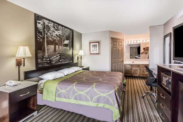  - Super 8 Motel Clinton - I-75, Exit 122