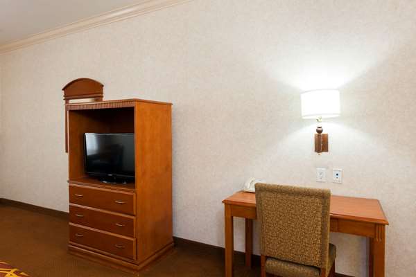  - Howard Johnson Inn & Suites Pico Rivera - I-605, Exit 15