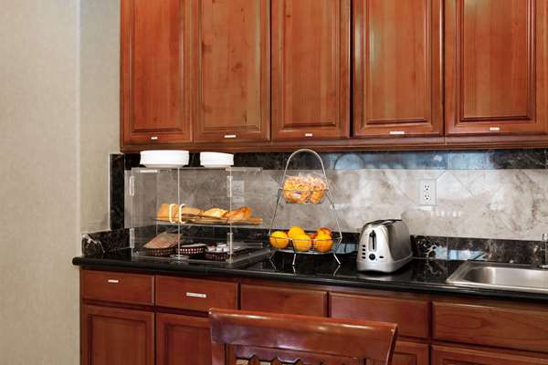  - Howard Johnson Inn & Suites Pico Rivera - I-605, Exit 15