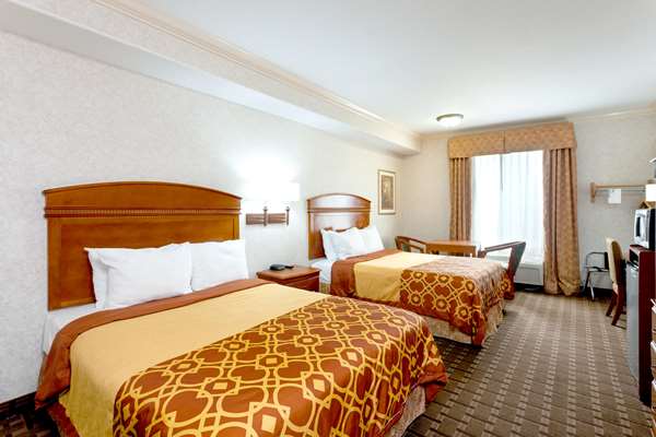  - Howard Johnson Inn & Suites Pico Rivera - I-605, Exit 15
