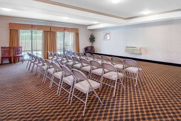  - Howard Johnson Inn & Suites Pico Rivera - I-605, Exit 15