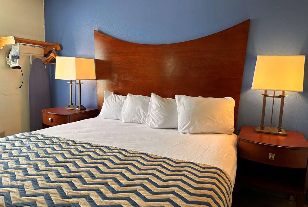 Travelodge by Wyndham Fort Wayne North - Tap to explore photos