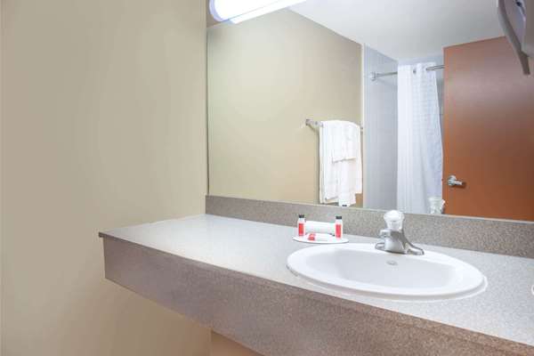  - Super 8 Hotel Midland