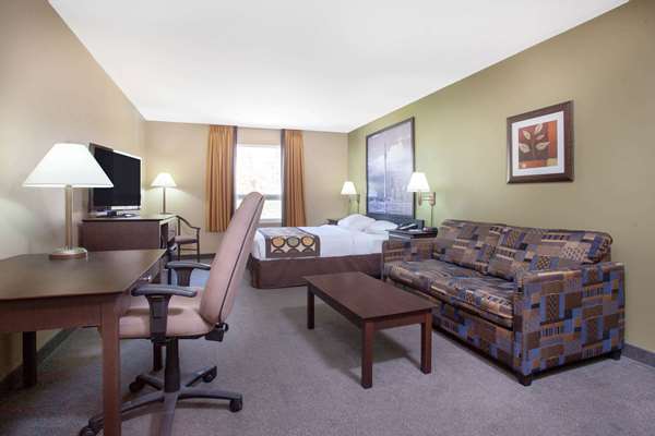  - Super 8 Hotel Midland