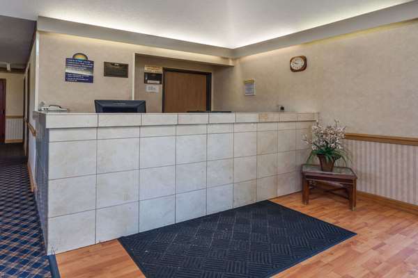  - Days Inn & Suites Dundee