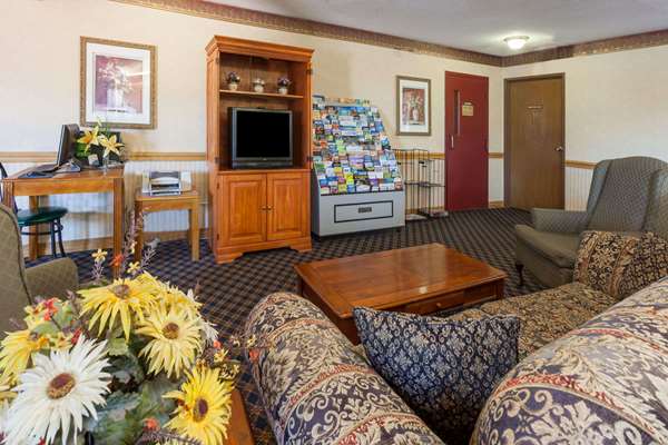  - Days Inn & Suites Dundee