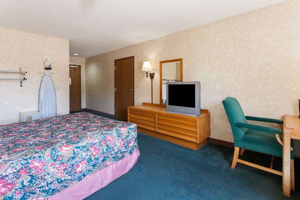  - Days Inn & Suites Dundee