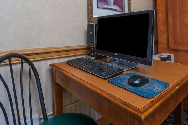 Conference Area - Days Inn & Suites Dundee