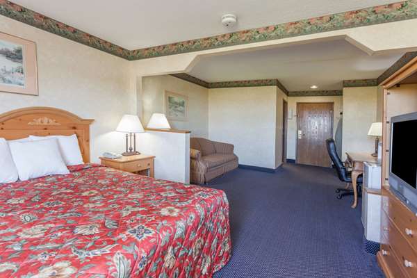  - Days Inn & Suites Dundee