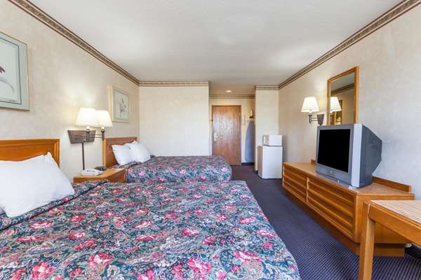  - Days Inn & Suites Dundee