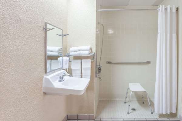  - Super 8 Motel Columbia