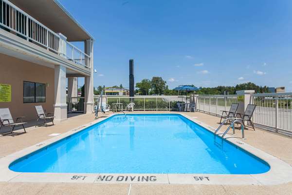 Pool - Super 8 Motel Columbia