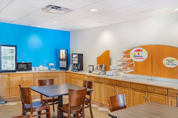  - Super 8 Motel Columbia