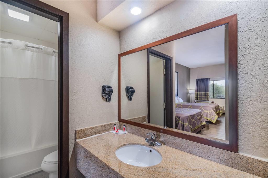 SUPER 8 BY WYNDHAM COLUMBIA-guestroom-Guest Room,Bathroom,On-Site.jpg
