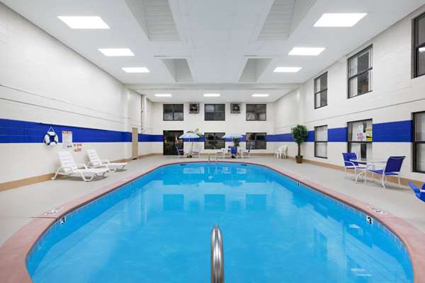 Pool - Super 8 Hotel Jacksonville