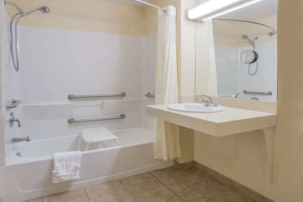  - Days Inn Manitou Springs