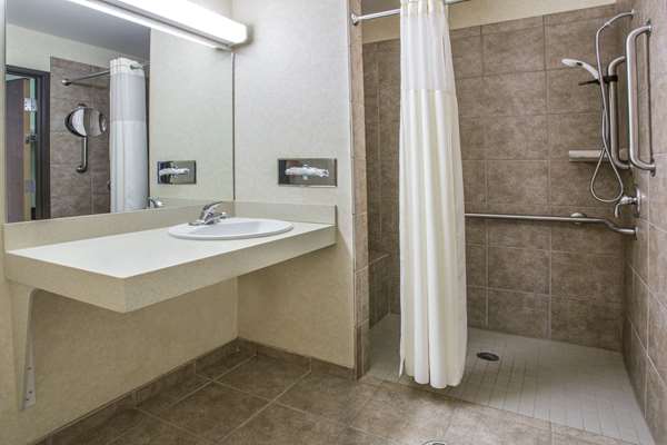  - Days Inn Manitou Springs