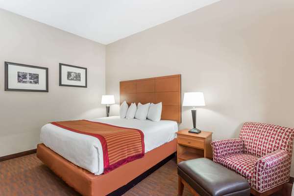  - Baymont Inn & Suites Garden City