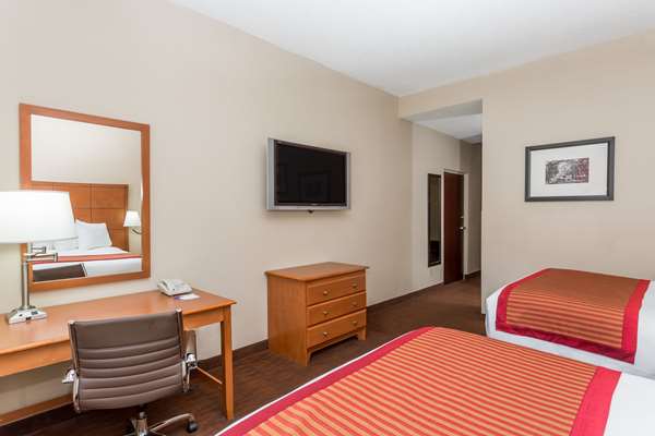  - Baymont Inn & Suites Garden City
