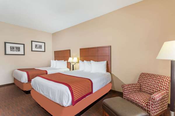 - Baymont Inn & Suites Garden City