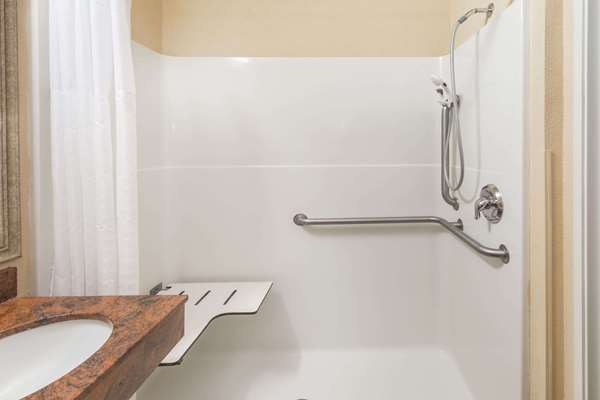  - Baymont Inn & Suites Garden City