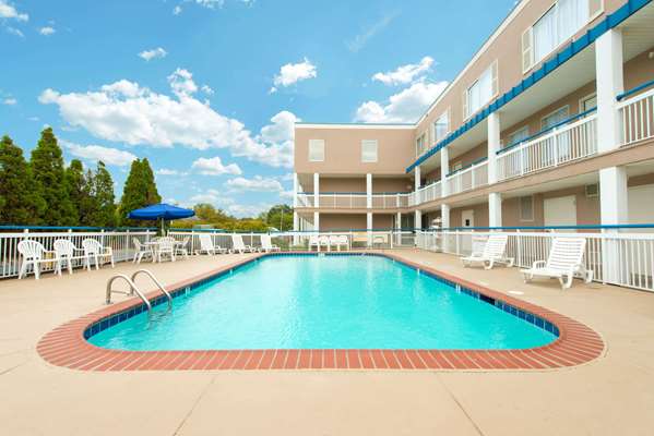 Pool - Baymont Inn & Suites East Louisville - I-64, Exit 15