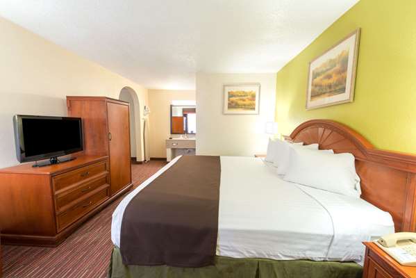  - Baymont Inn & Suites East Louisville - I-64, Exit 15