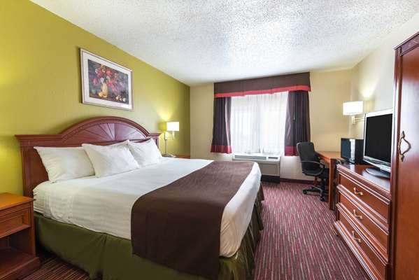  - Baymont Inn & Suites East Louisville - I-64, Exit 15