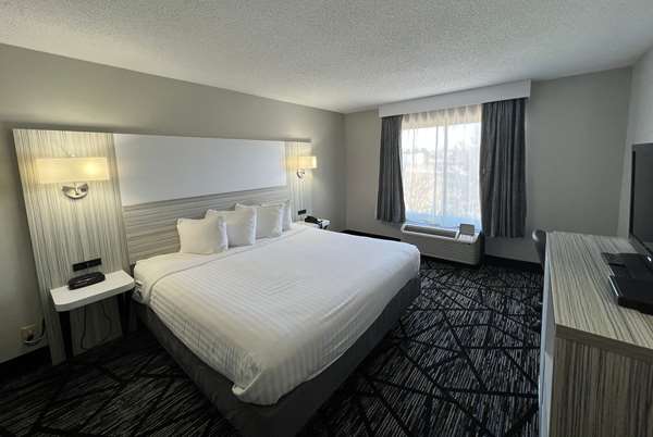  - Baymont Inn & Suites Peoria - I-74, Exit 89