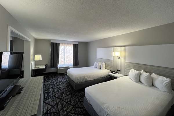 Suite - Baymont Inn & Suites Peoria - I-74, Exit 89