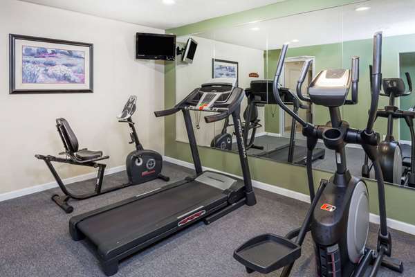 Fitness/ Exercise Room - Baymont Inn & Suites Peoria - I-74, Exit 89