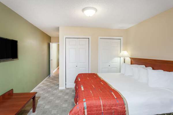 Suite - Baymont Inn & Suites Peoria - I-74, Exit 89