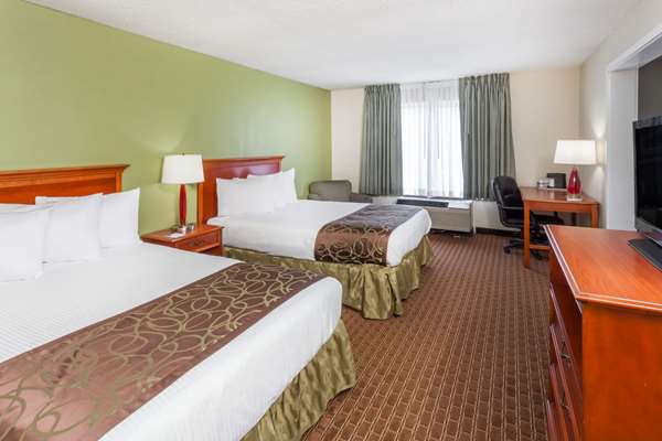 Suite - Baymont Inn & Suites Peoria - I-74, Exit 89