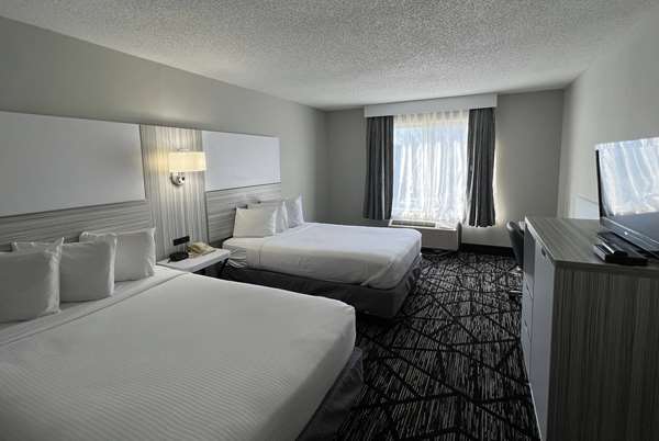  - Baymont Inn & Suites Peoria - I-74, Exit 89