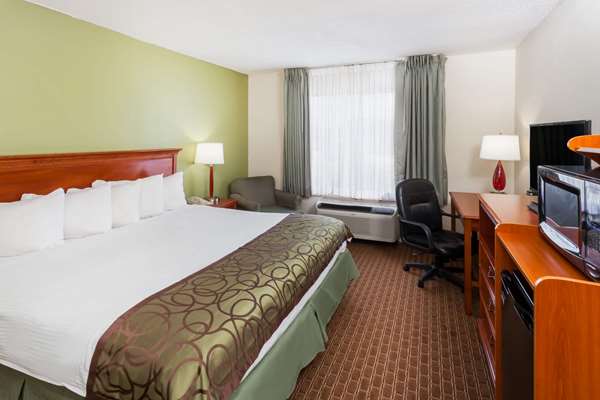  - Baymont Inn & Suites Peoria - I-74, Exit 89