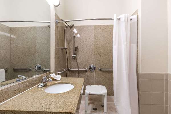  - Baymont Inn & Suites Suites Galveston